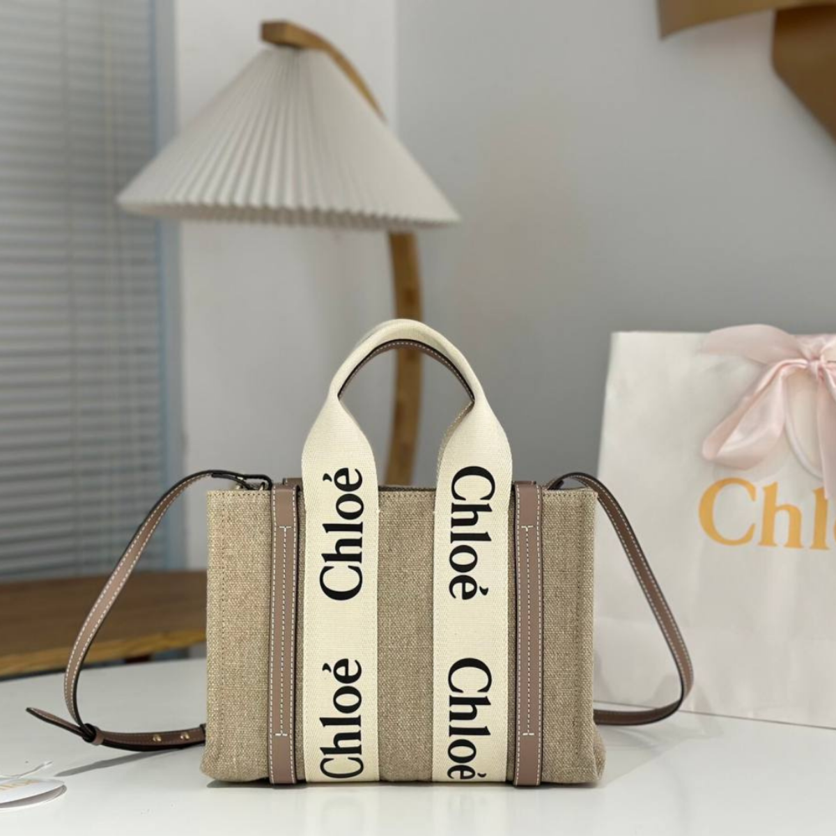 LARGE WOODY BAG IN LINEN BY CHLOÉ