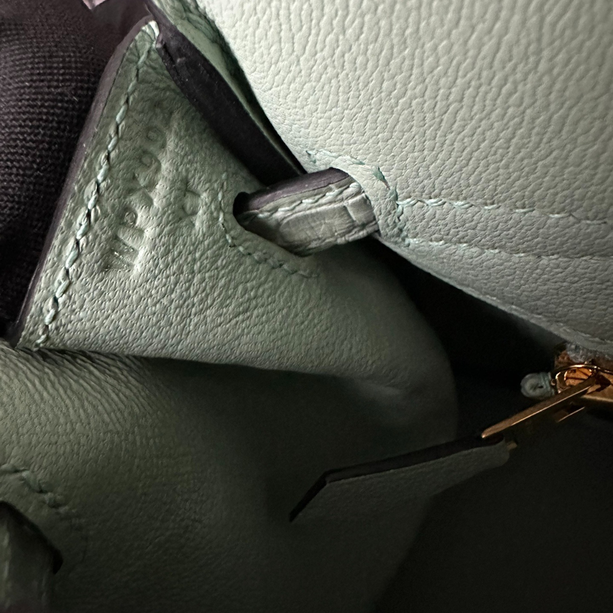 HERMÈS SET – KELLY 28 VERT D’EAU ALLIGATOR LIMITED EDITION & ORAN SANDALS GREEN