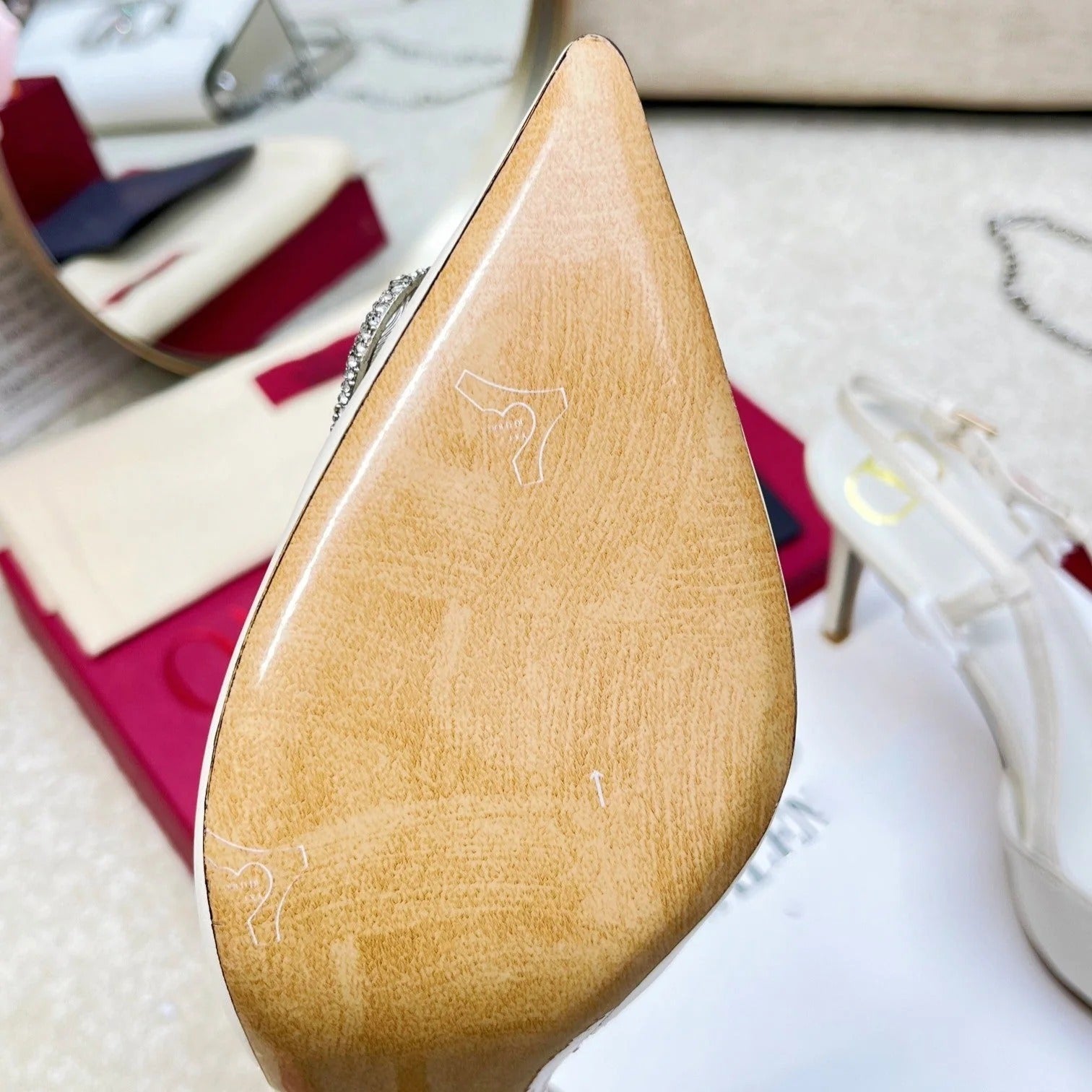 VALENTINO GARAVANI VLOGO SIGNATURE DIAMOND SLINGBACK IN WHITE CALFSKIN