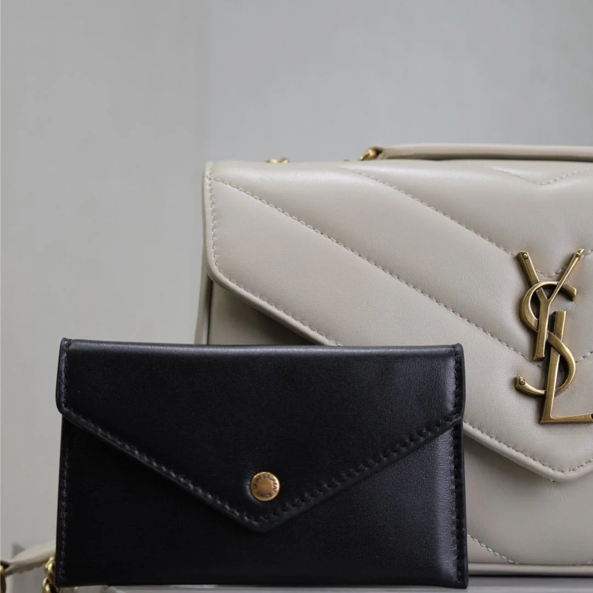 SAINT LAURENT LOULOU SMALL MATELASSÉ LAMBSKIN BAG IN WHITE