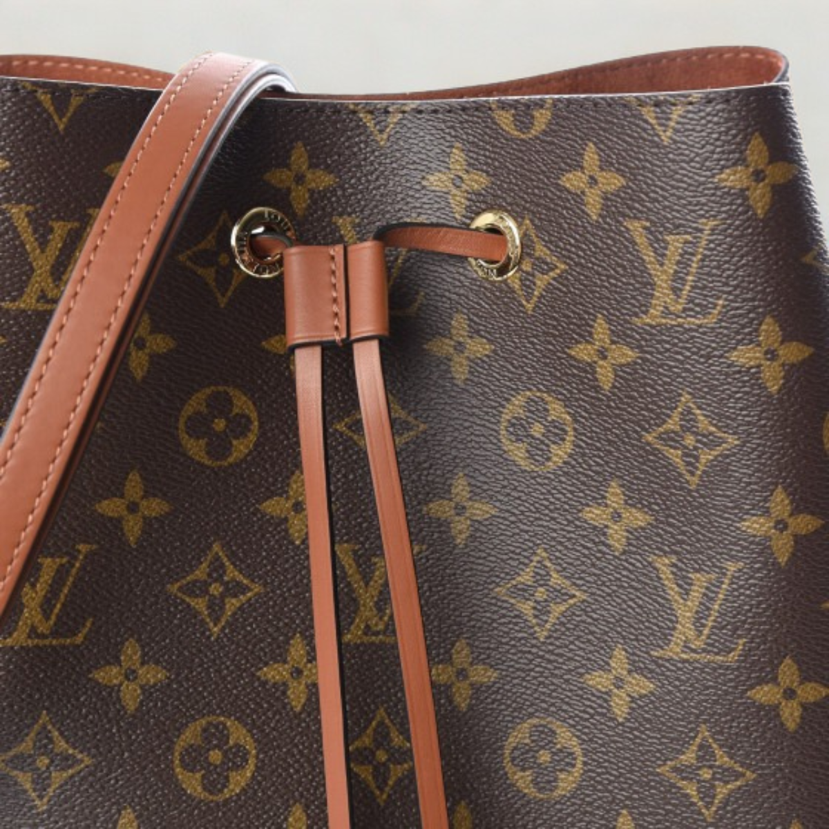 NÉONOÉ MM BAG BY LOUIS VUITTON